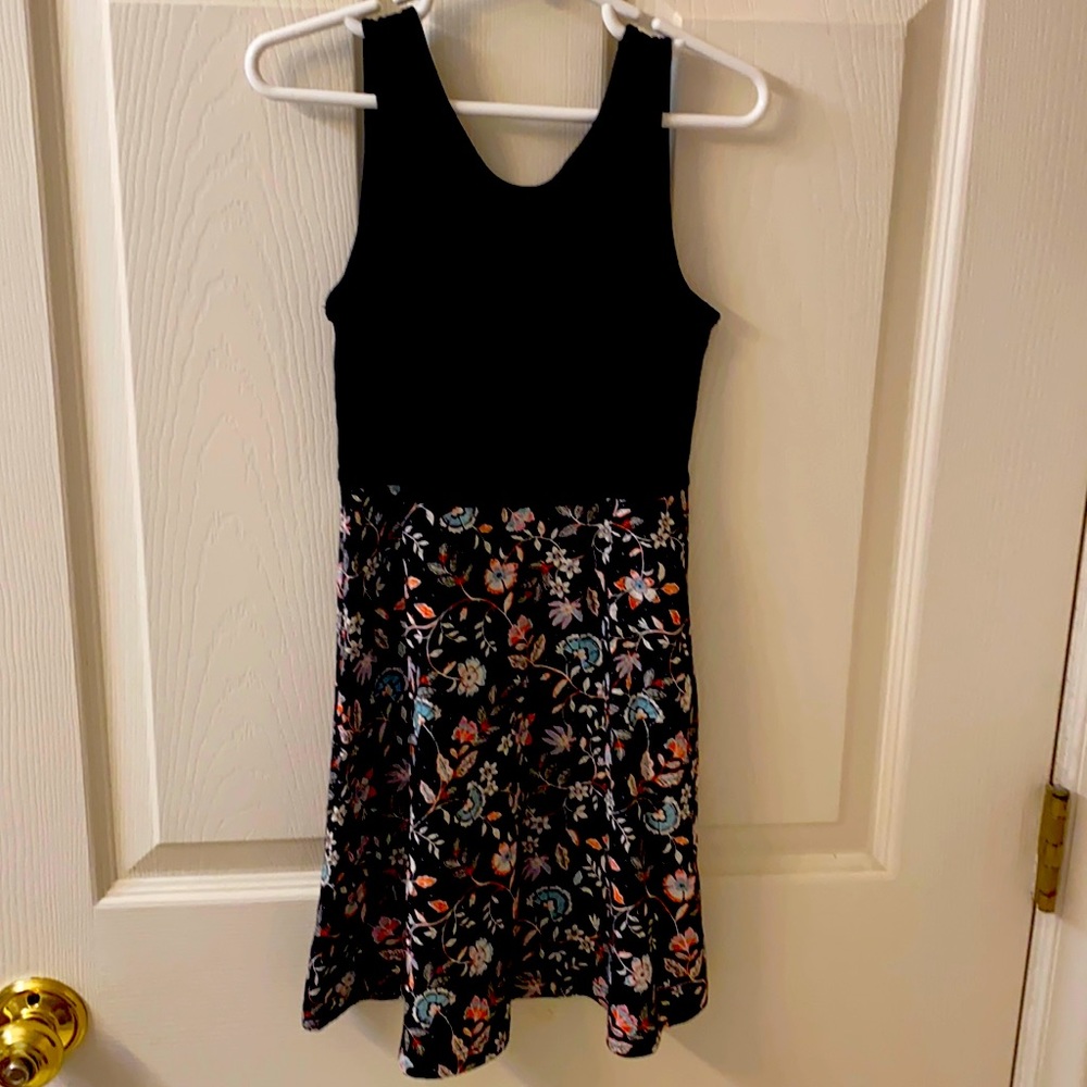 Cute floral and black dress.